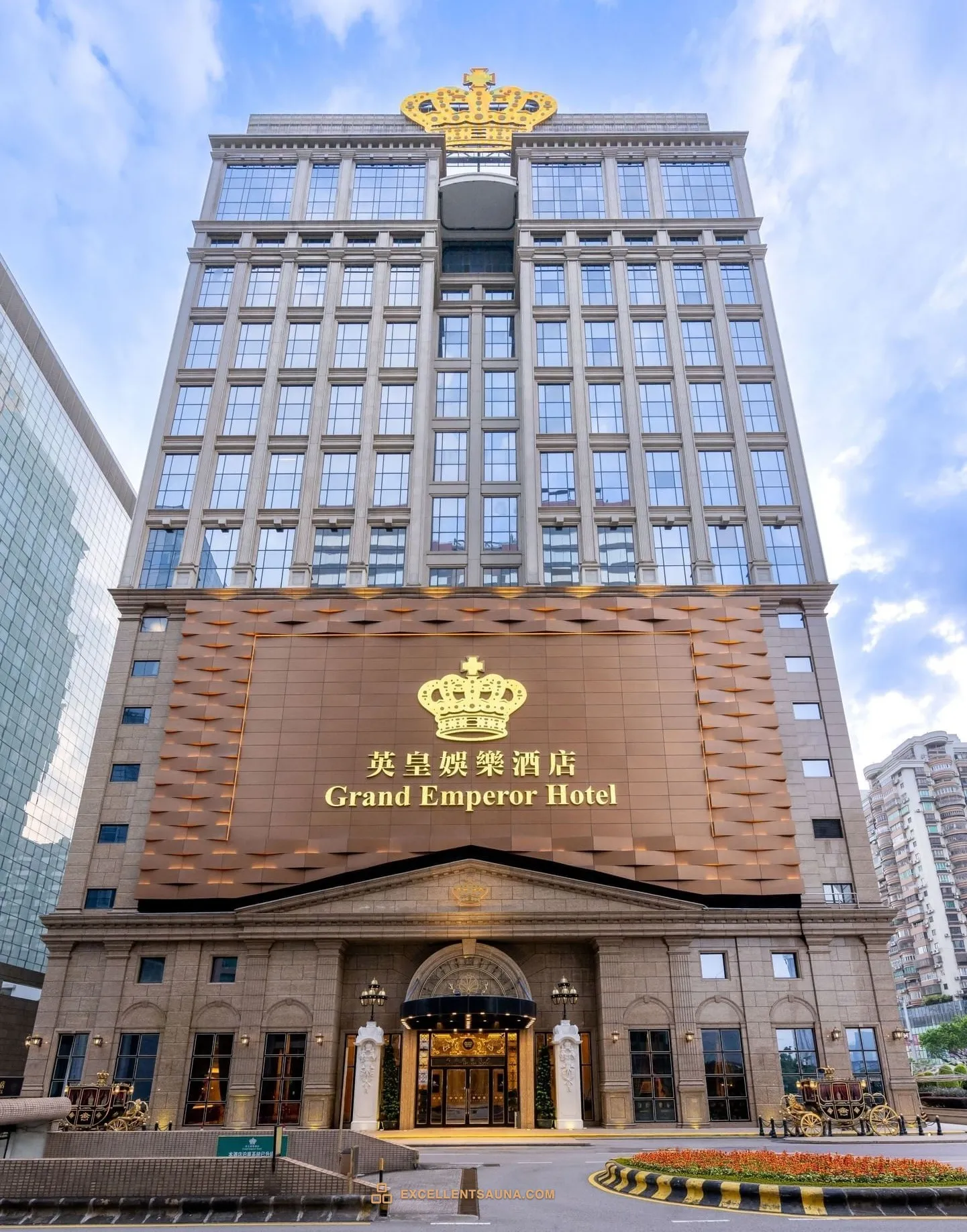 英皇娛樂酒店金色正面外牆